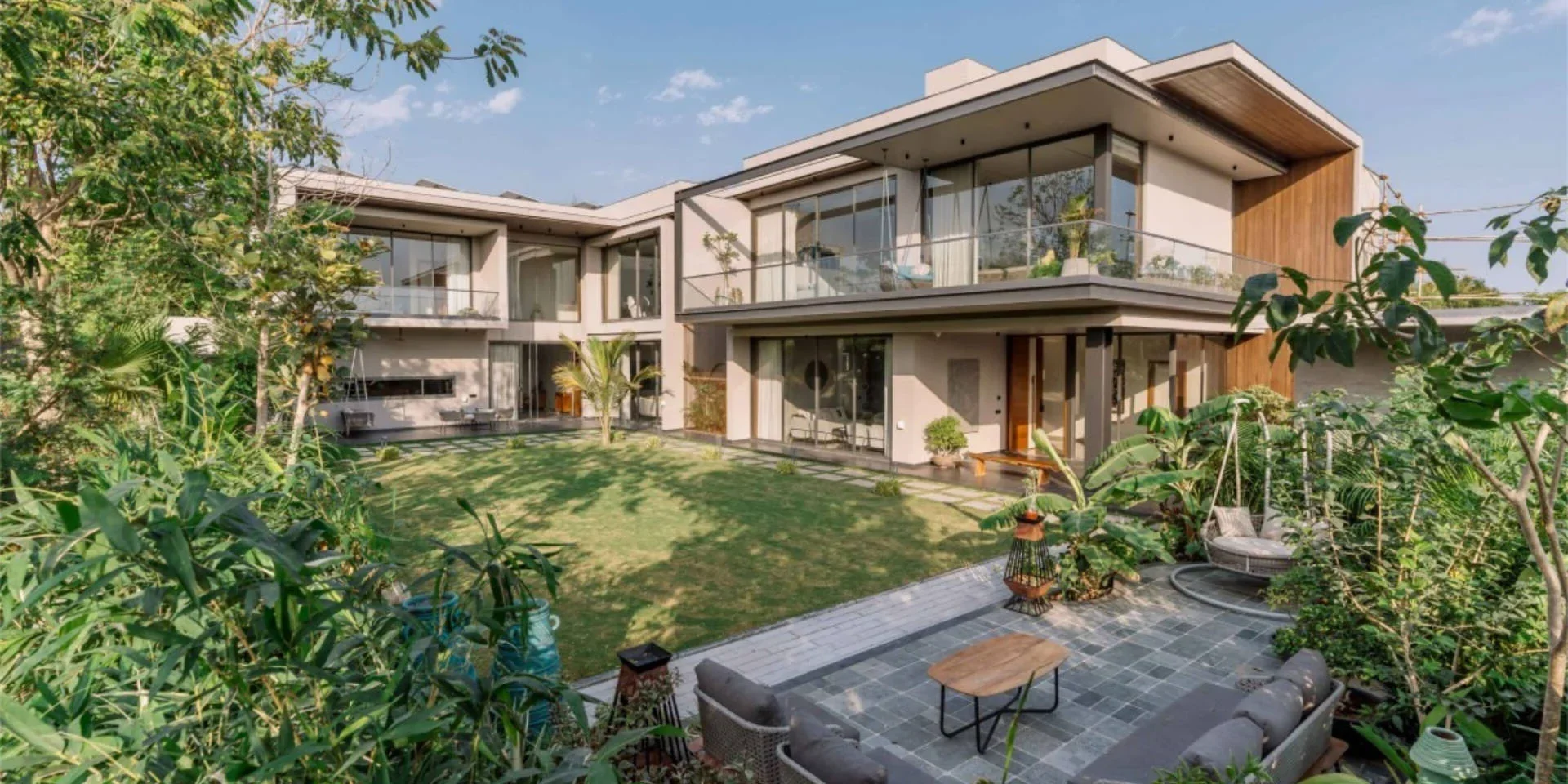 Levant House: A 2-Story Villa Redefining Modern Living Through Light and Landscape