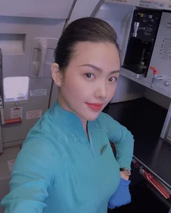From Flight Attendant to Glamorous Fashion Icon: Embracing Personal Style - image 2