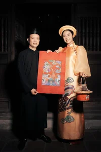 Designer Ngoc Han Revives Ancient Kim Hoang Folk Paintings Through Elegant Ao Dai Collection - image 4