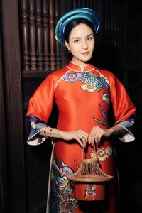 Designer Ngoc Han Revives Ancient Kim Hoang Folk Paintings Through Elegant Ao Dai Collection - image 5