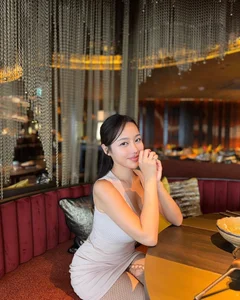 Korean Beauty Trends: The Stunning Visuals and Style of Seoul's Top Social Media Stars - image 4