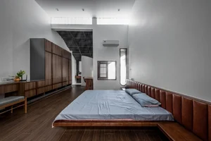 Modern Home Design: How 3 Skylights Create a Resort-Like Atmosphere - image 0