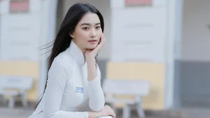 Capturing Elegance: The Pure and Timeless Beauty of Vietnamese Women - image 9