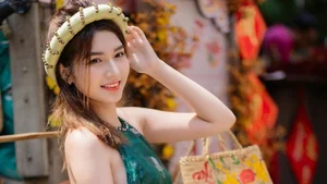 Capturing Elegance: The Pure and Timeless Beauty of Vietnamese Women - image 100