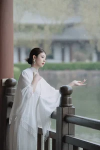 Traditional Aesthetics in the Rain: [Yituyu] Rainy Garden Visit Han - image 3