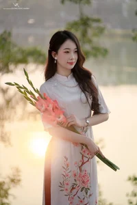 Timeless Elegance of Vietnamese Ao Dai by the Lake - image 10
