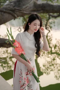 Timeless Elegance of Vietnamese Ao Dai by the Lake - image 2