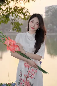 Timeless Elegance of Vietnamese Ao Dai by the Lake - image 0