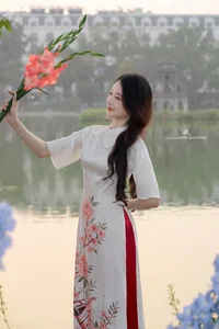 Timeless Elegance of Vietnamese Ao Dai by the Lake - image 6