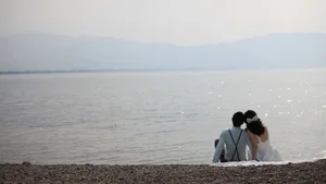 Cute and Romantic Couple Wallpapers: Beautiful Love Backgrounds for Your Phone - image 47