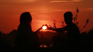 Cute and Romantic Couple Wallpapers: Beautiful Love Backgrounds for Your Phone - image 14