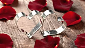 Cute and Romantic Couple Wallpapers: Beautiful Love Backgrounds for Your Phone - image 25