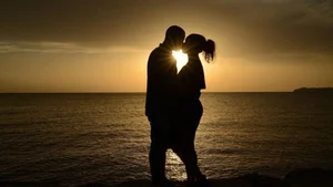 Cute and Romantic Couple Wallpapers: Beautiful Love Backgrounds for Your Phone - image 21