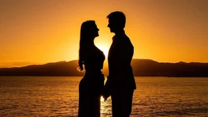 Cute and Romantic Couple Wallpapers: Beautiful Love Backgrounds for Your Phone - image 18