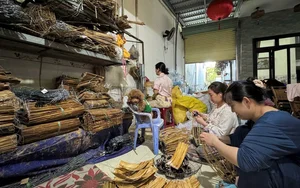 Experience the Magic of Hoi An: Traditional Lantern Making for the Lunar New Year in Vietnam’s Most Colorful Ancient Town - image 8