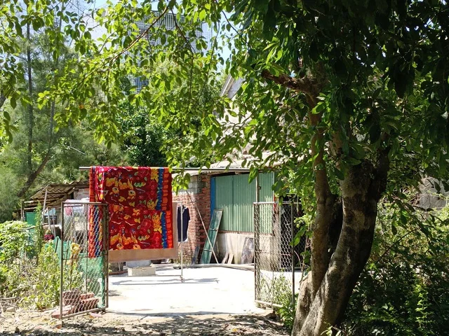 Isolated Urban Oasis: Residents Cut Off by Unfinished Road Project