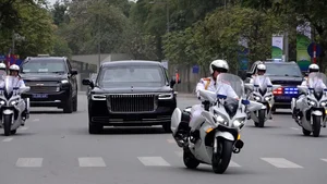 Chinese President Xi Jinping Arrives in Hanoi to Strengthen Strategic Bilateral Ties - image 2