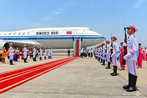 Chinese President Xi Jinping Arrives in Hanoi to Strengthen Strategic Bilateral Ties - image 14