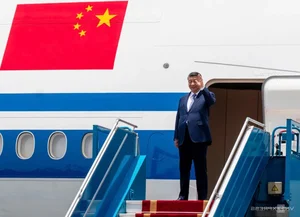 Chinese President Xi Jinping Arrives in Hanoi to Strengthen Strategic Bilateral Ties - image 10