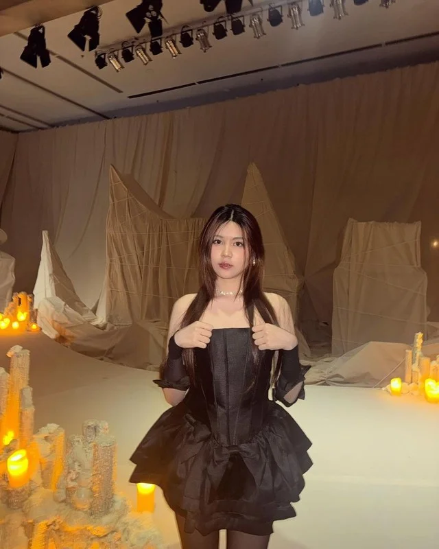 Stunning 16th Birthday Photoshoot of Quyen Linh's Youngest Daughter: A New Era of Elegance