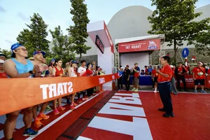 Khuat Phuong Anh Triumphs in 10km Pride of My Fatherland Race - image 7