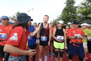 Khuat Phuong Anh Triumphs in 10km Pride of My Fatherland Race - image 5
