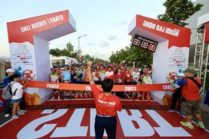 Khuat Phuong Anh Triumphs in 10km Pride of My Fatherland Race - image 4