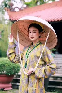 VGU No.183: Admire the Elegant Beauty of Vietnamese Women in Ao Dai and Conical Hat Amidst Nature - image 9
