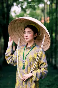VGU No.183: Admire the Elegant Beauty of Vietnamese Women in Ao Dai and Conical Hat Amidst Nature - image 3