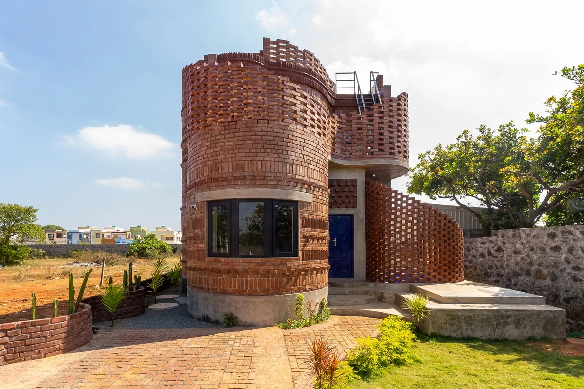 The Cactus House: A Unique Brick Masterpiece of Organic Architecture