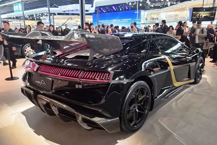 BYD Yangwang U9 Xtreme: The $2.76 Million Electric Supercar Redefining Luxury Performance