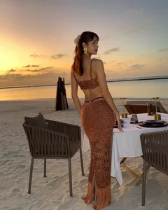 Lisa of Blackpink stuns with bold hippie curls at an international fashion event - image 2