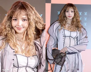 Lisa of Blackpink stuns with bold hippie curls at an international fashion event - image 6