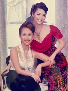 Timeless Elegance: Comparing the Ageless Beauty and Sophisticated Style of Icons Giáng My and Diễm My 6x - image 1