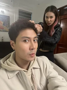 Heartwarming Behind-the-Scenes Moments from the Finale of My Happy Unexpected Family - image 35