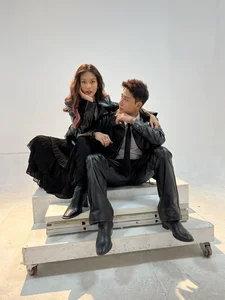 Heartwarming Behind-the-Scenes Moments from the Finale of My Happy Unexpected Family - image 28