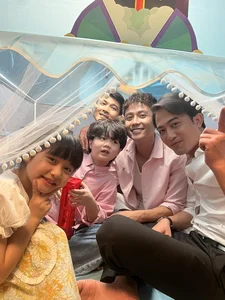 Heartwarming Behind-the-Scenes Moments from the Finale of My Happy Unexpected Family - image 25