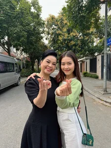 Heartwarming Behind-the-Scenes Moments from the Finale of My Happy Unexpected Family - image 45
