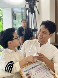 Heartwarming Behind-the-Scenes Moments from the Finale of My Happy Unexpected Family - image 2
