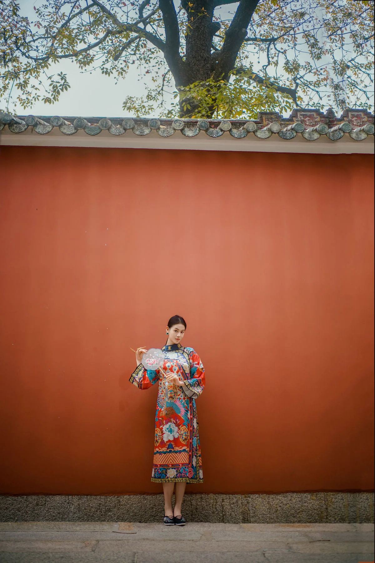 Timeless Elegance of Man Li by the Red Wall - YiTuYu Vol.8871
