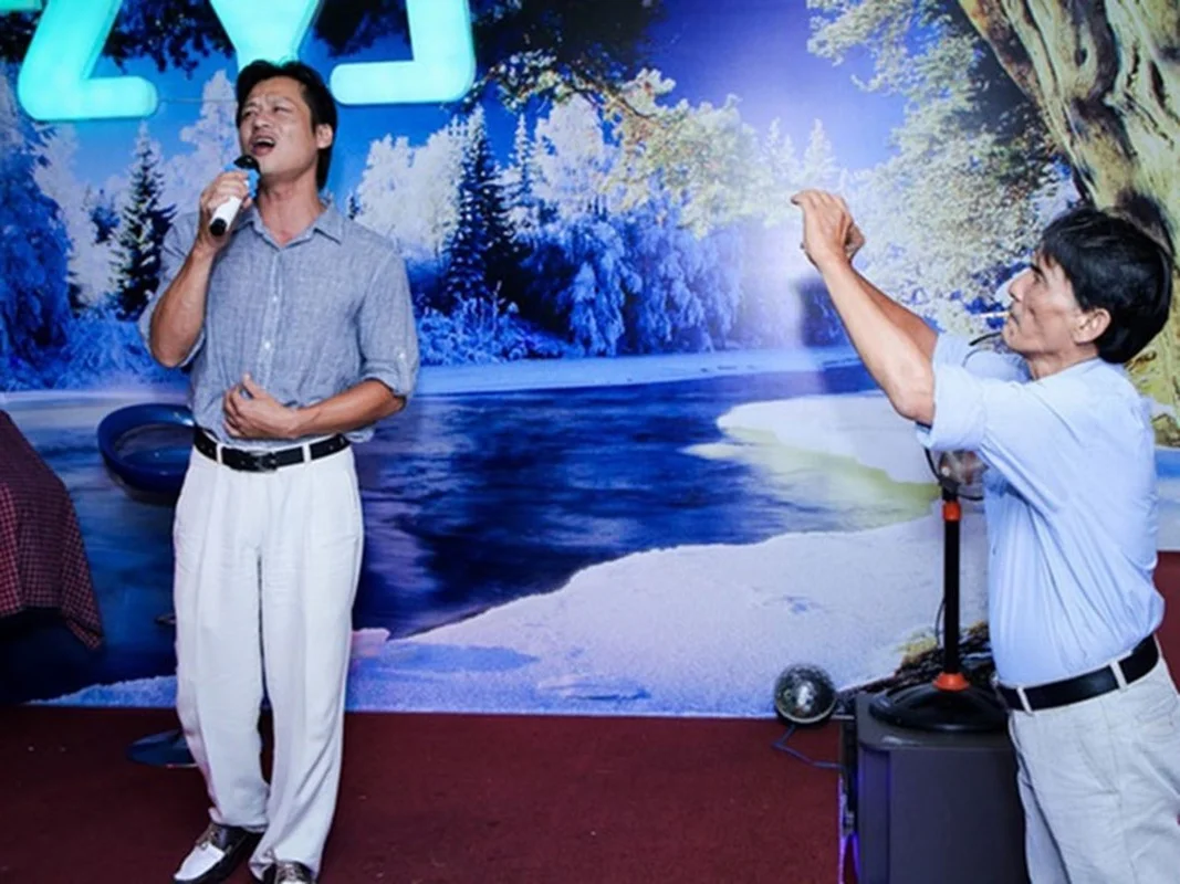 Inside the Marriage of Veteran Actor Thuong Tin and His Younger Wife