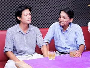 Inside the Marriage of Veteran Actor Thuong Tin and His Younger Wife - image 6