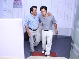 Inside the Marriage of Veteran Actor Thuong Tin and His Younger Wife - image 1