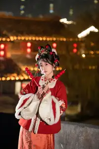 YiTuYu Art Language Vol.8565 Xiao He: Captivating Hanfu Elegance & Traditional Charm for Lunar New Year - image 0