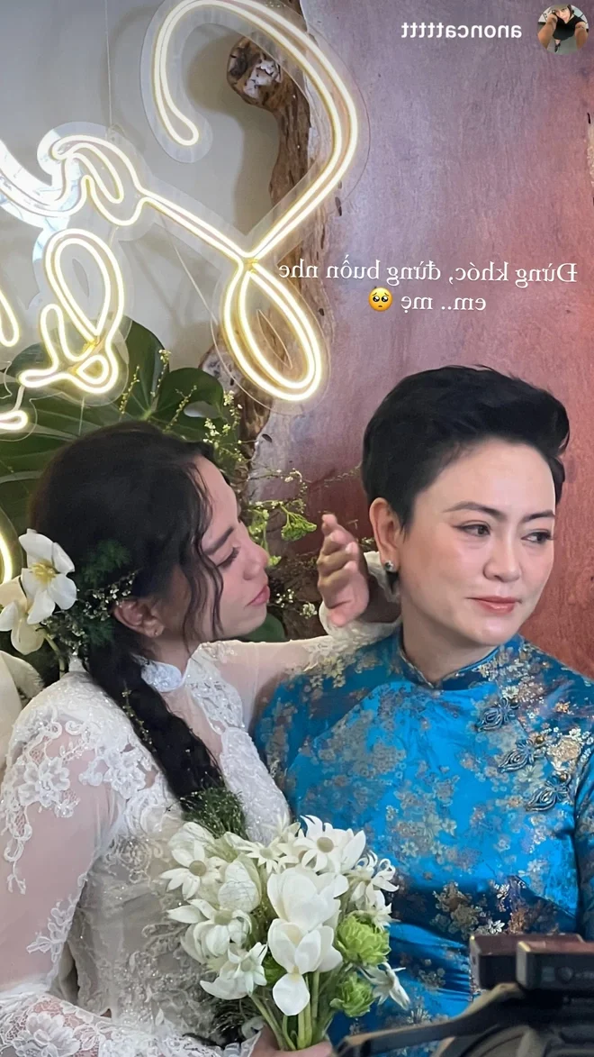 Đặng Tiểu Tô Sa rạng rỡ trong ngày cưới, xúc động bịn rịn bên mẹ