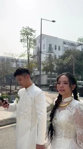 Đặng Tiểu Tô Sa rạng rỡ trong ngày cưới, xúc động bịn rịn bên mẹ - image 6