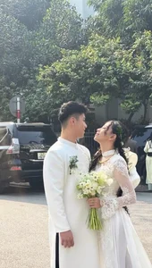 Đặng Tiểu Tô Sa rạng rỡ trong ngày cưới, xúc động bịn rịn bên mẹ - image 16