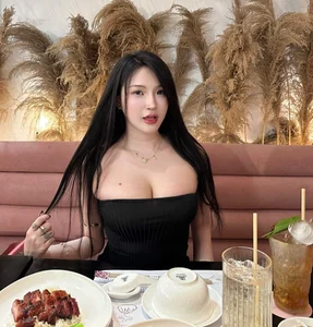 Phan Thị Bảo Trân: Mastering the Art of the Hourglass Silhouette - image 2