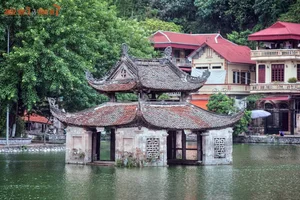 The Ancient Hanoi Pagoda Known as the Historic Birthplace of Traditional Water Puppetry Art - image 2