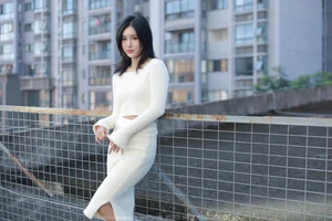 Xiao Bao Snow White Sweater Cozy Winter Fashion - image 25